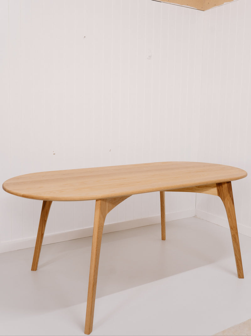 Nova Dining table