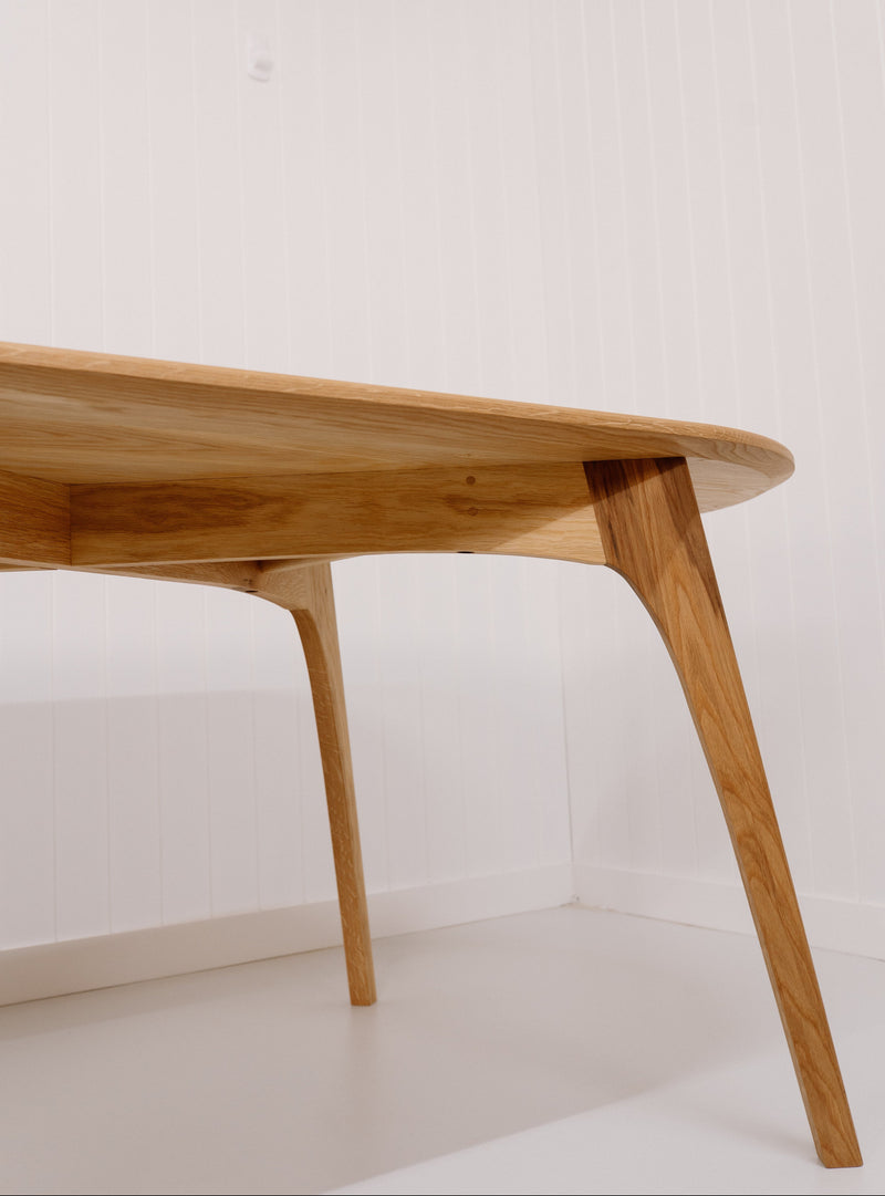 Nova Dining table