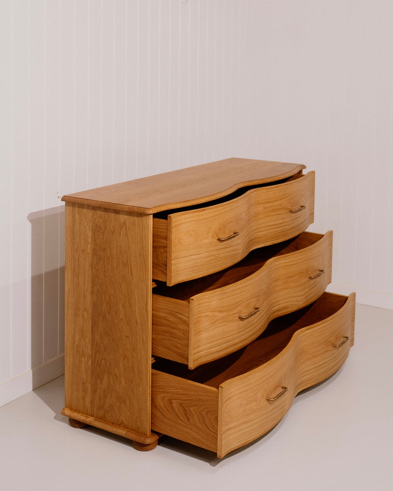 Vale Dresser